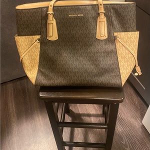 Michael kors voyager tote bag
